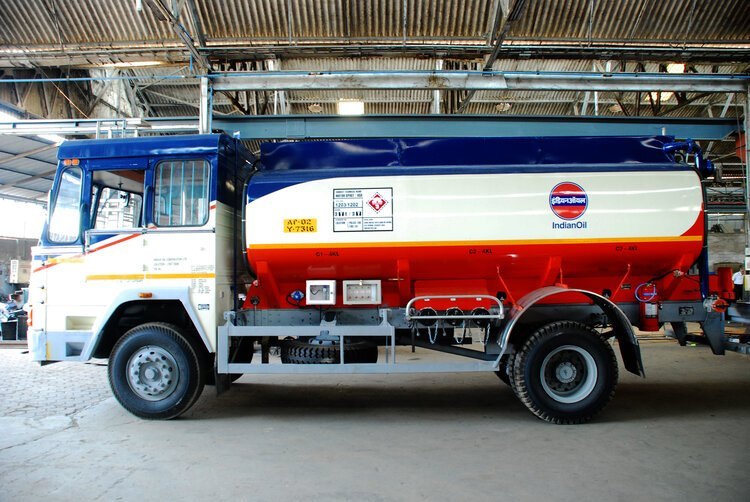 iocl-bottom-loading-tanker